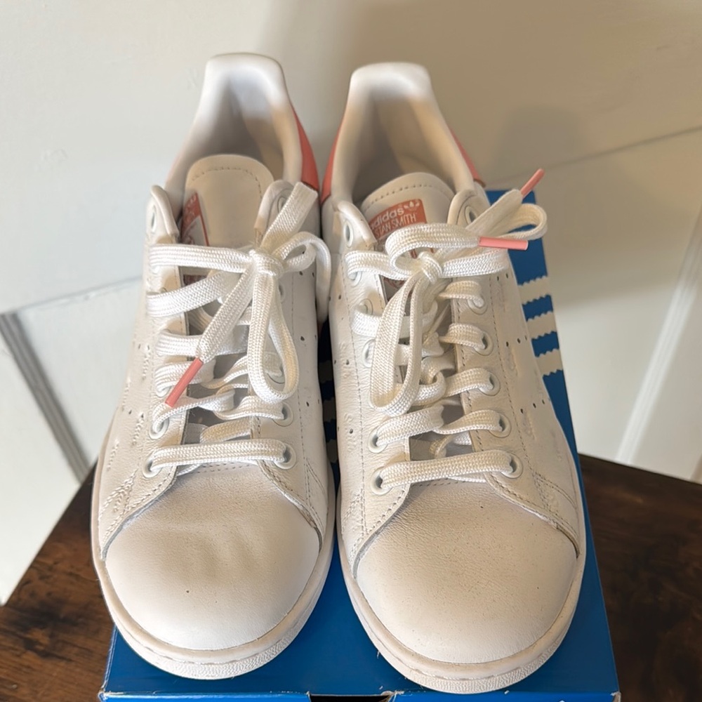 Adidas New Stan Smith White/GloPink Details Women’s Sneakers Casual/Athletic